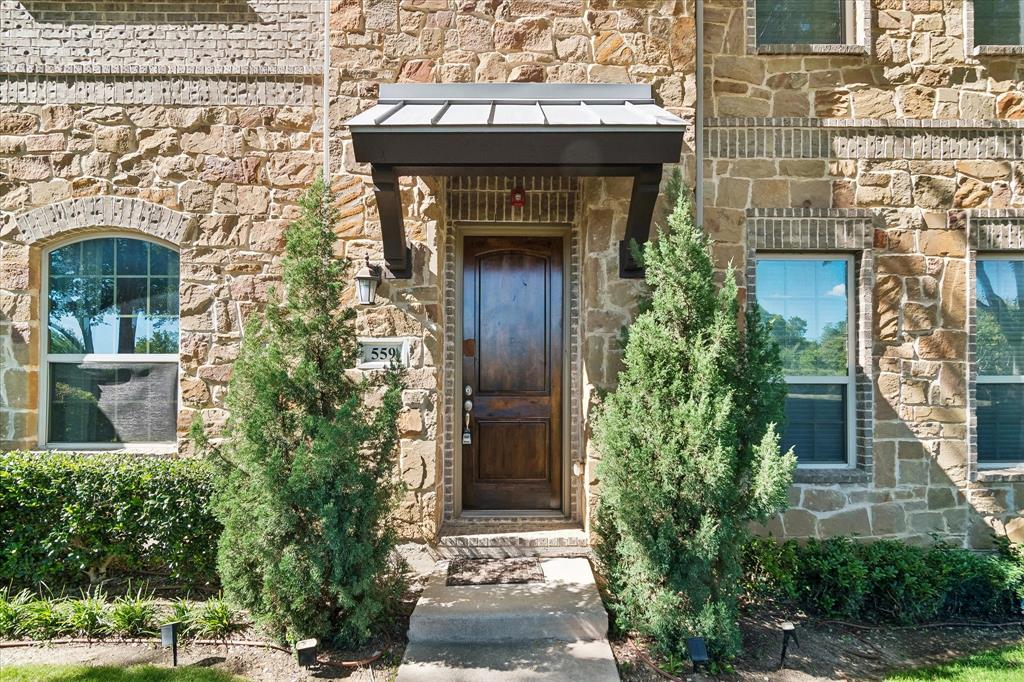 559 W Royal Lane Property Photo 1
