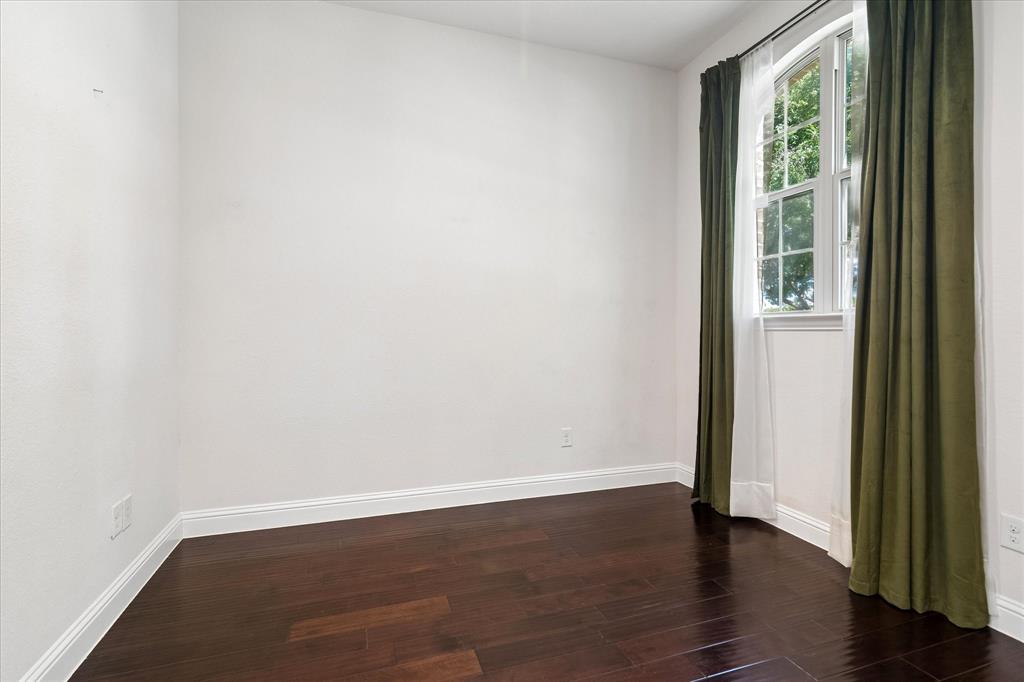 559 W Royal Lane Property Photo 18
