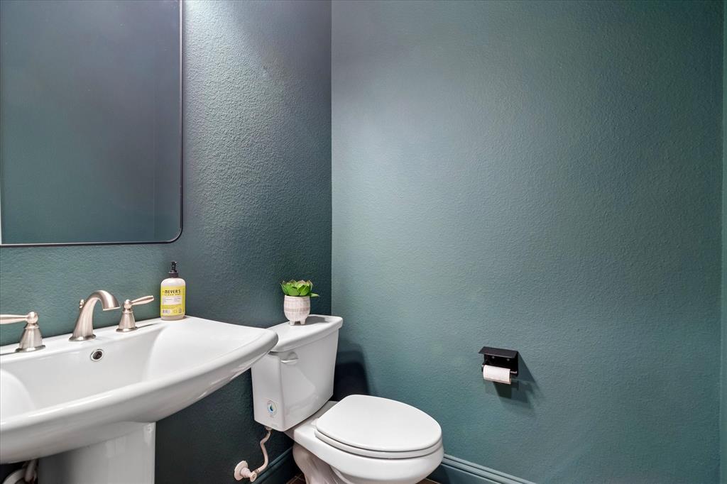 559 W Royal Lane Property Photo 19