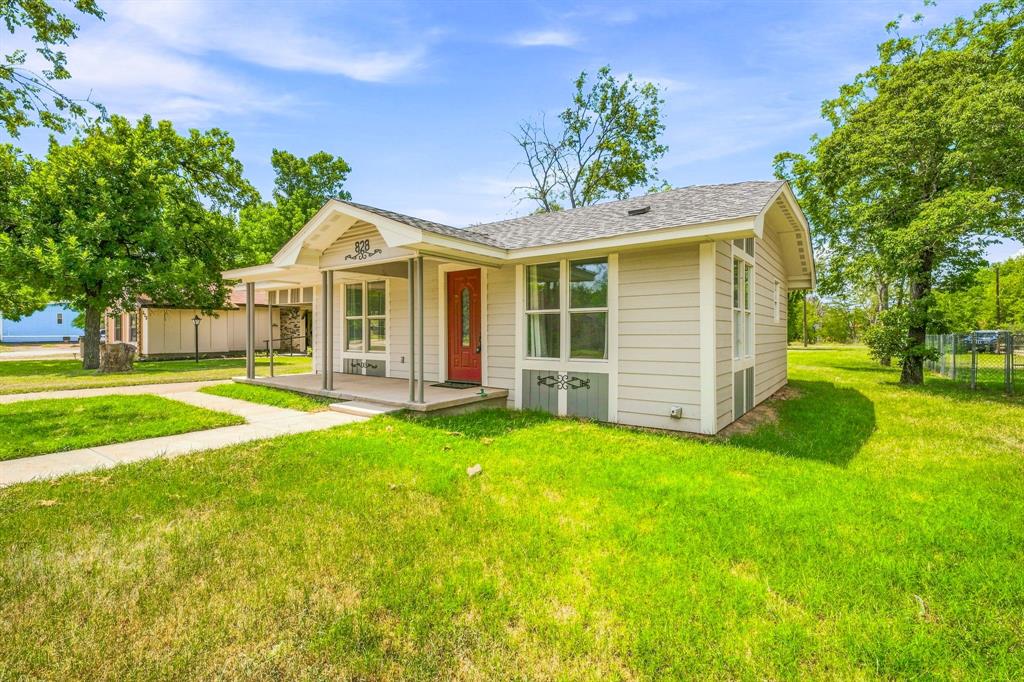 828 Indiana Street Property Photo 2