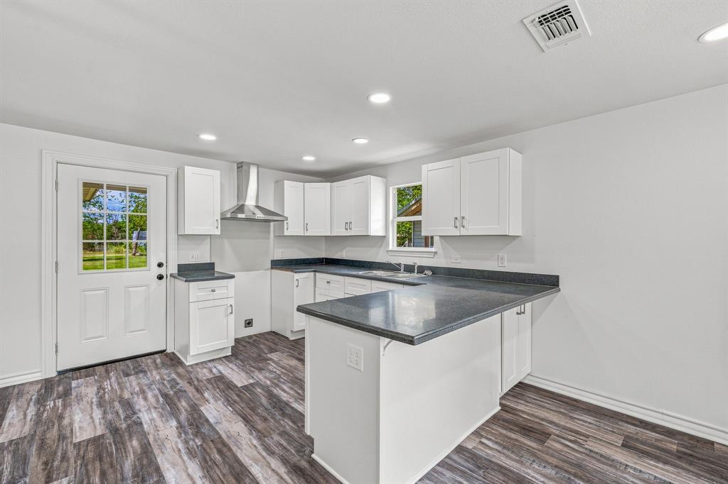 828 Indiana Street Property Photo 8