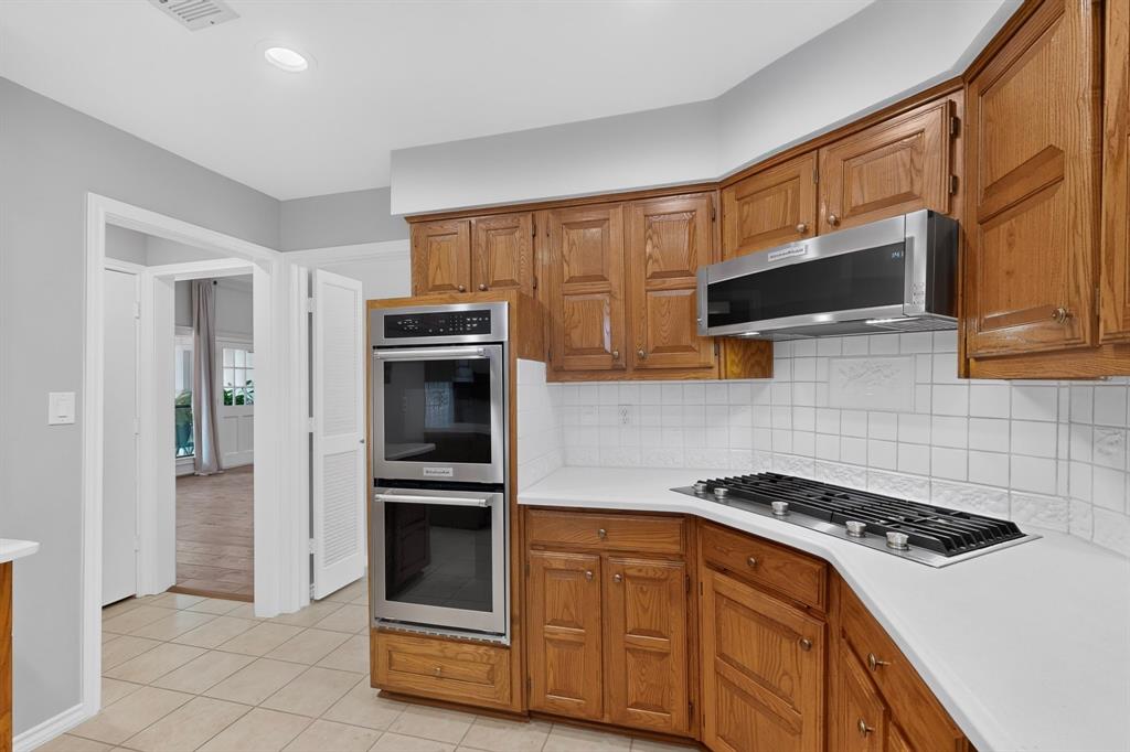 4431 Silverthorn Drive Property Photo 12
