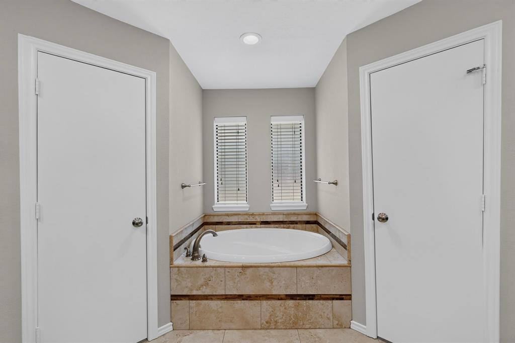 4431 Silverthorn Drive Property Photo 21