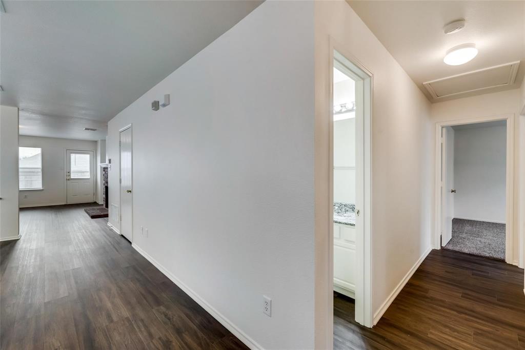 2946 Midbury Drive Property Photo 6
