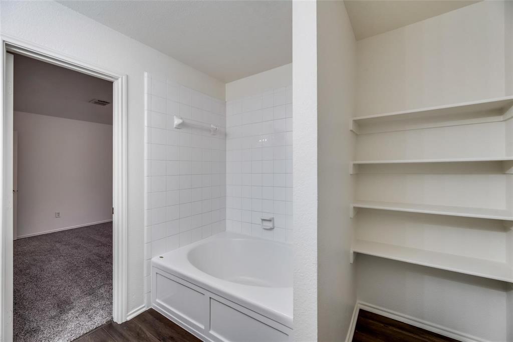2946 Midbury Drive Property Photo 15