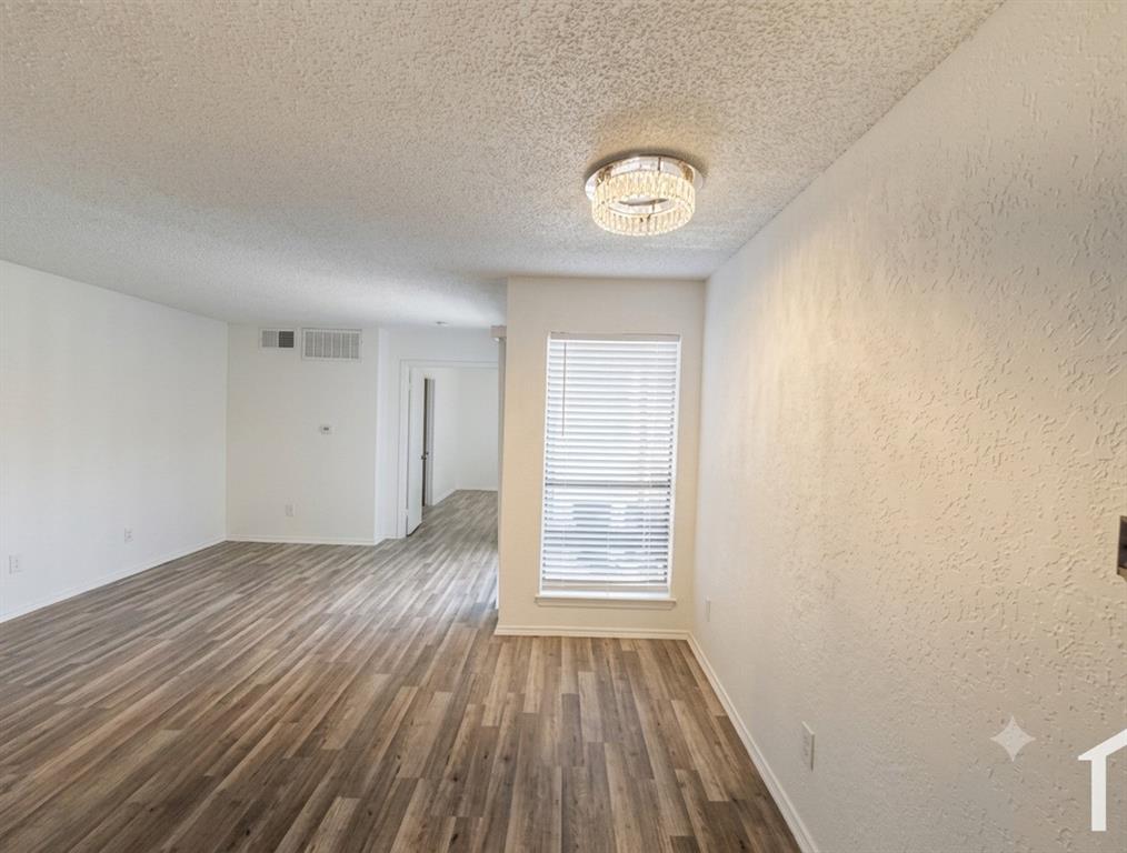 9813 Walnut Street 302 Property Photo 7