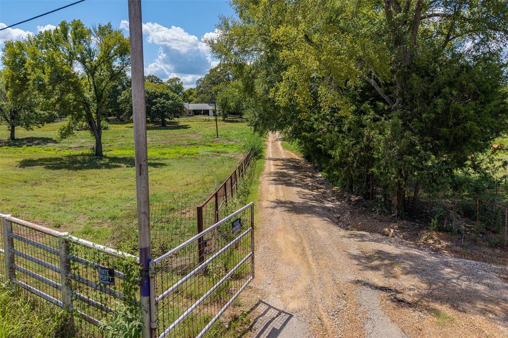 5250 Fm 2494 Property Photo 10