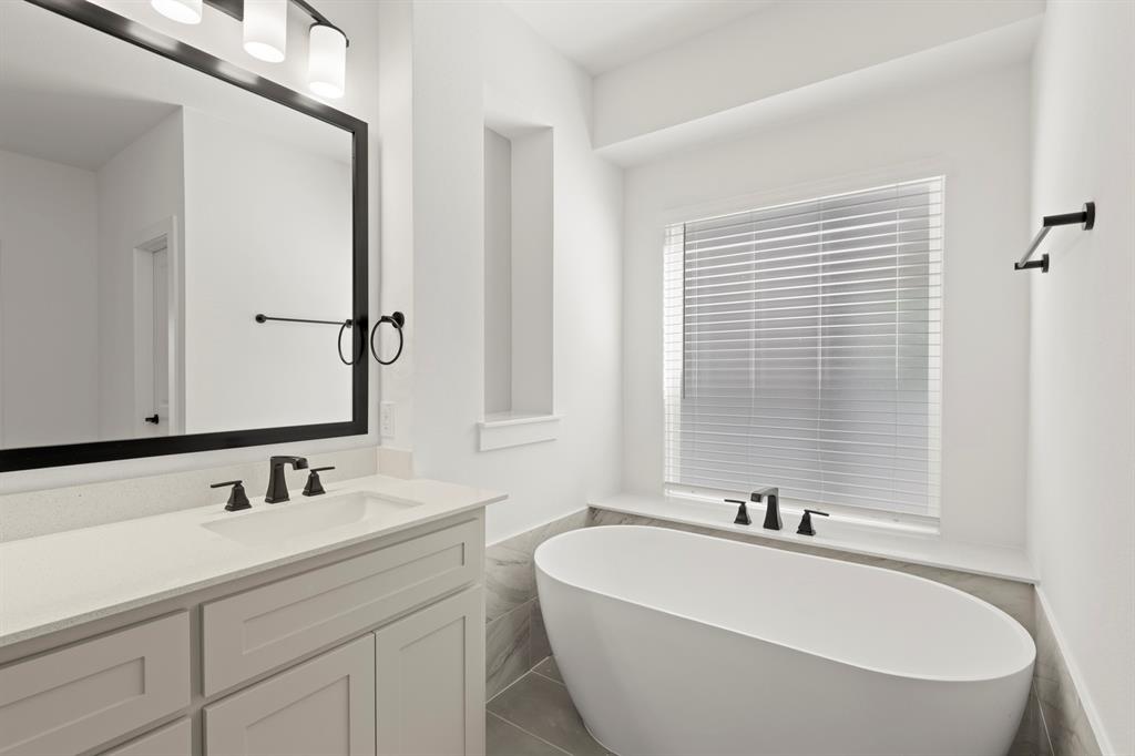12806 Meadow Glen Street Property Photo 20
