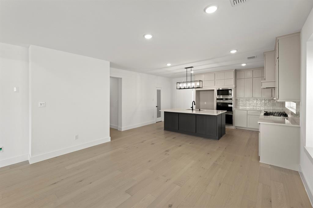 12806 Meadow Glen Street Property Photo 29