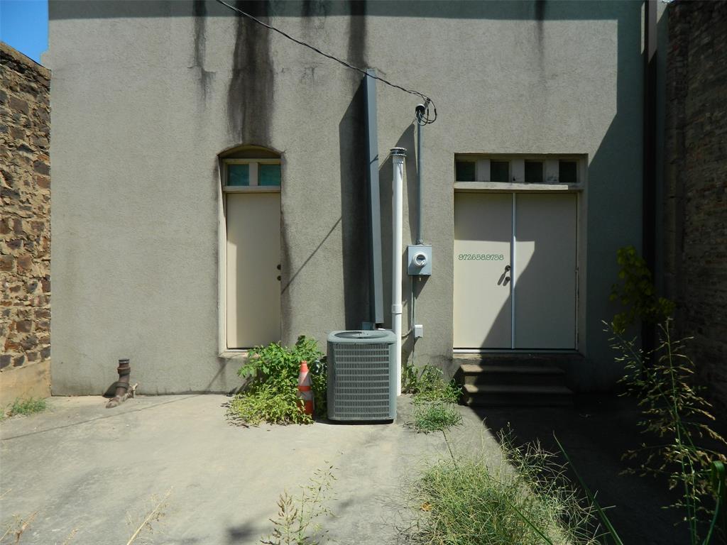 115 W Fannin Street Property Photo 6