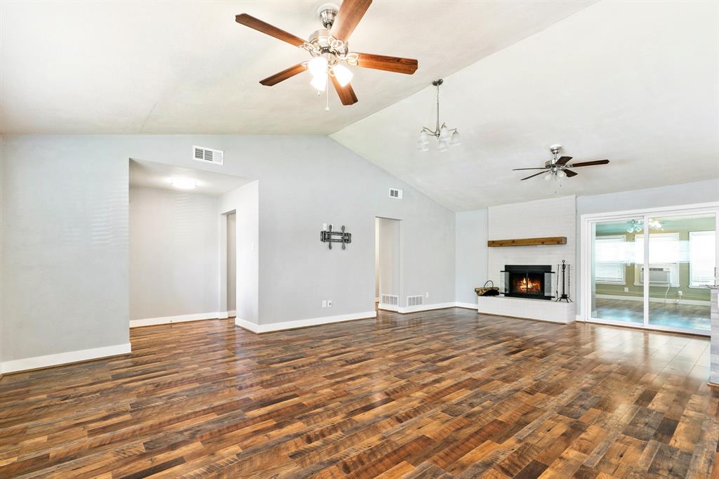 909 N Dove Road Property Photo 5