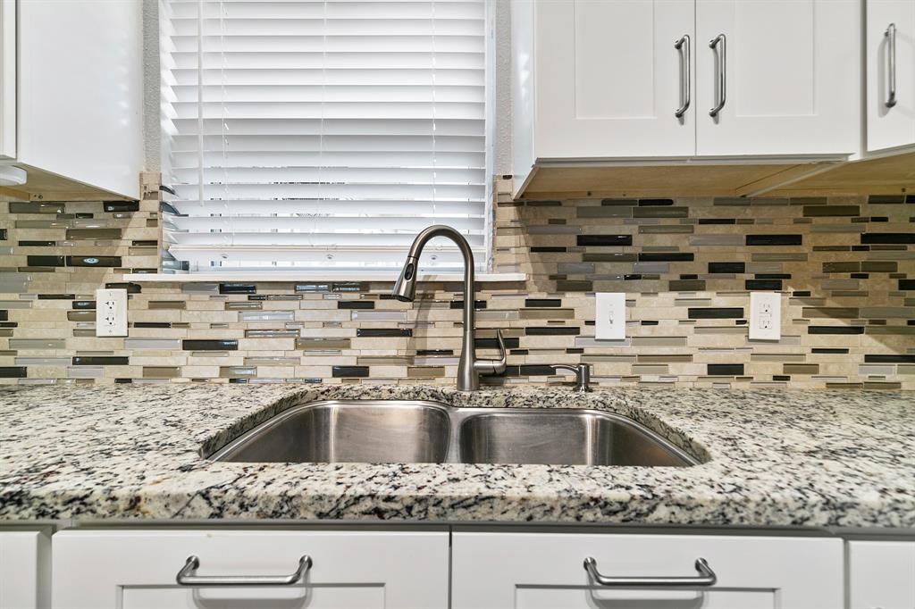 909 N Dove Road Property Photo 13