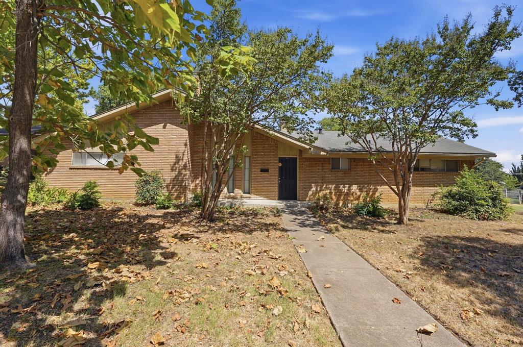 417 Lakeside Drive Property Photo 1