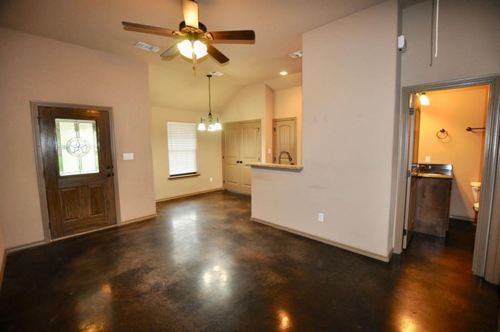 663 W Tarleton Street 201 Property Photo 4