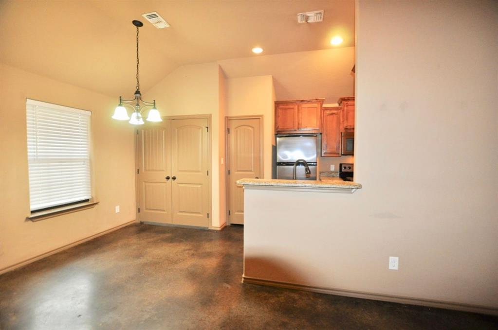 663 W Tarleton Street 201 Property Photo 6