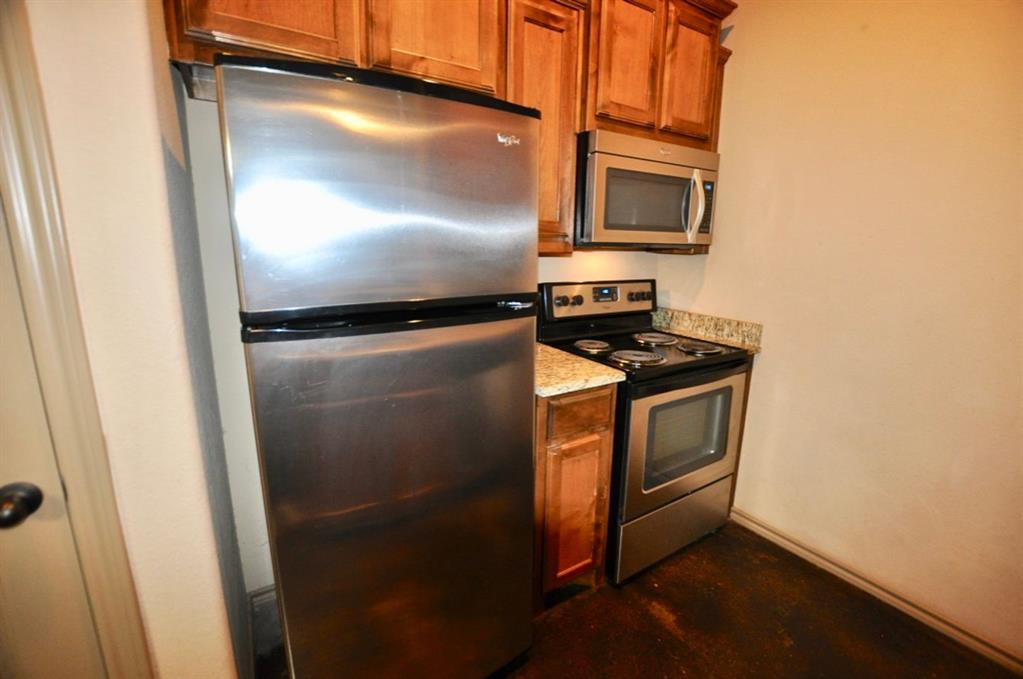 663 W Tarleton Street 201 Property Photo 9