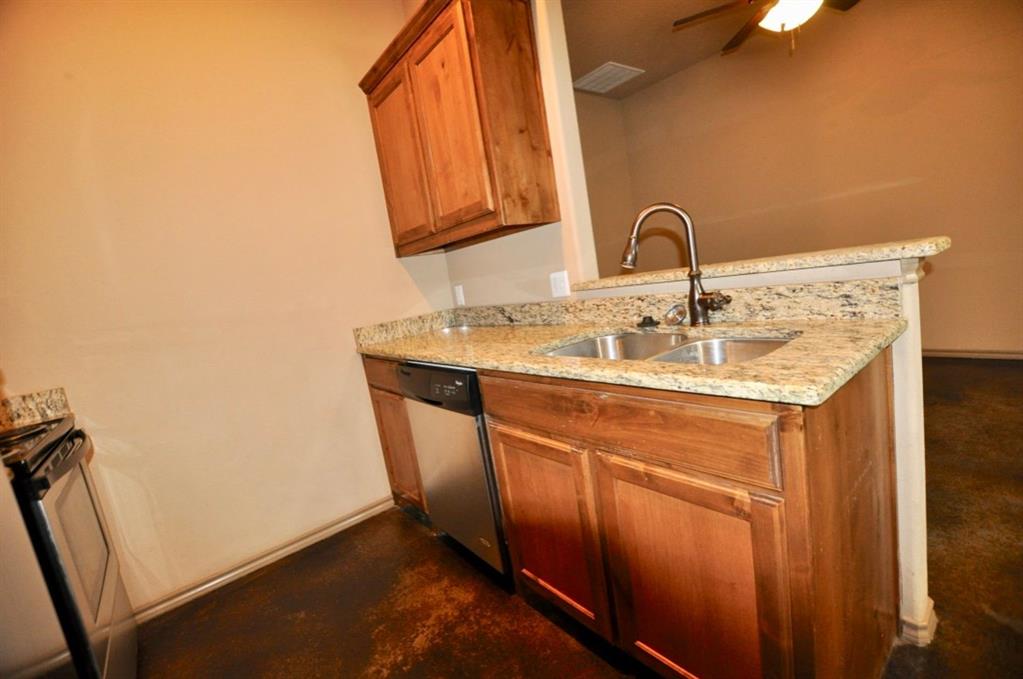 663 W Tarleton Street 201 Property Photo 10
