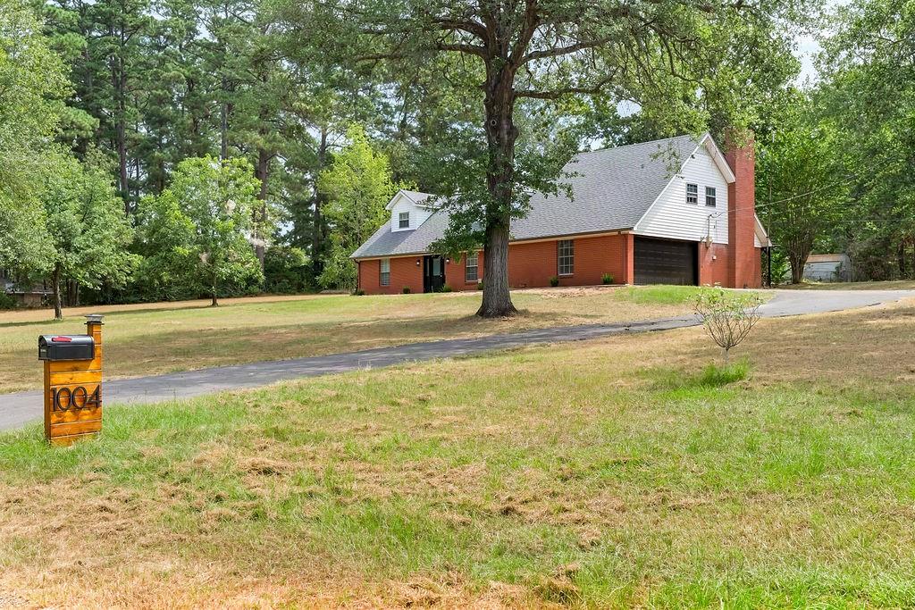 1004 Sunset Drive Property Photo 1