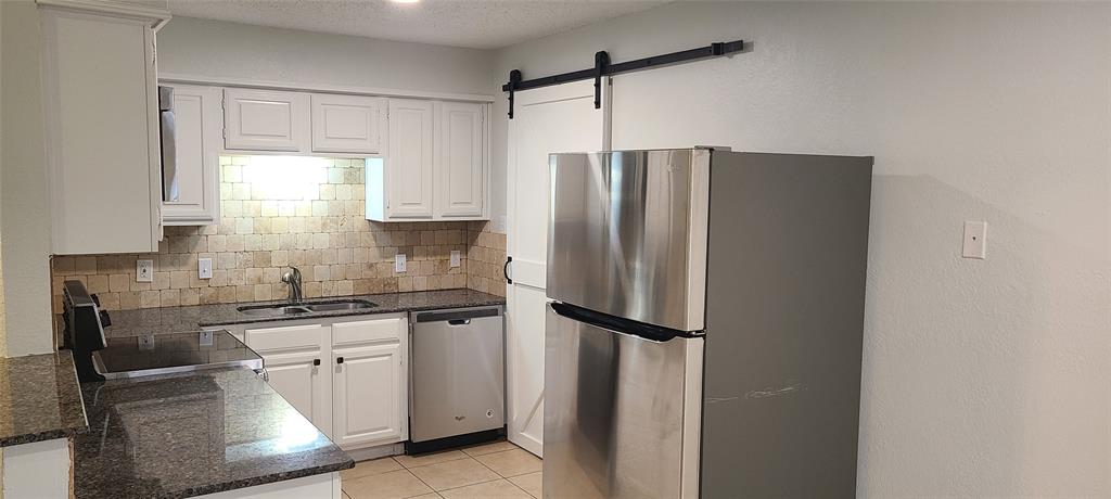 17811 Farley Trail Property Photo 4