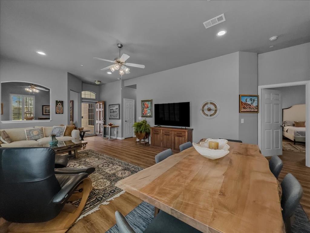 2829 Mott Street Property Photo 4