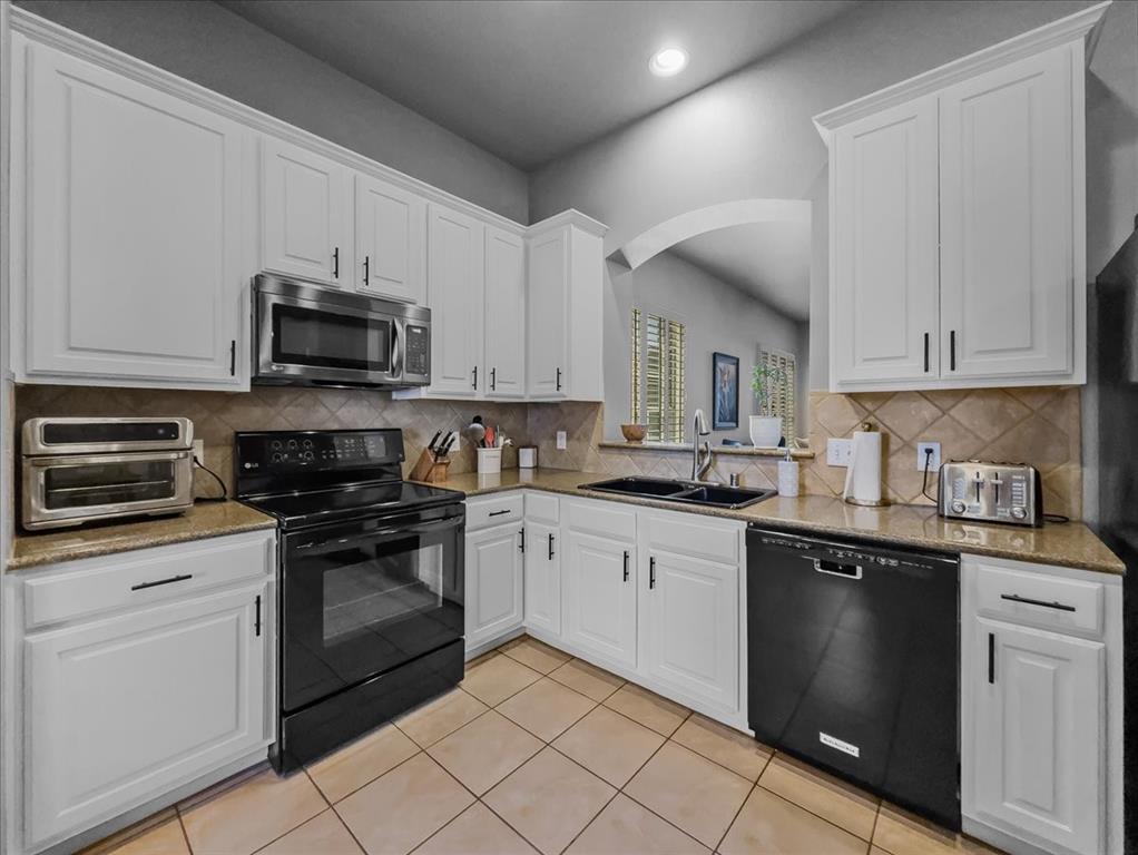2829 Mott Street Property Photo 14