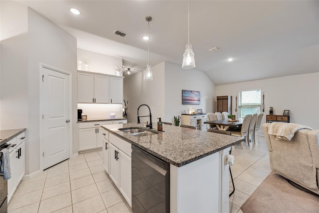 2107 Auburndale Avenue Property Photo 14