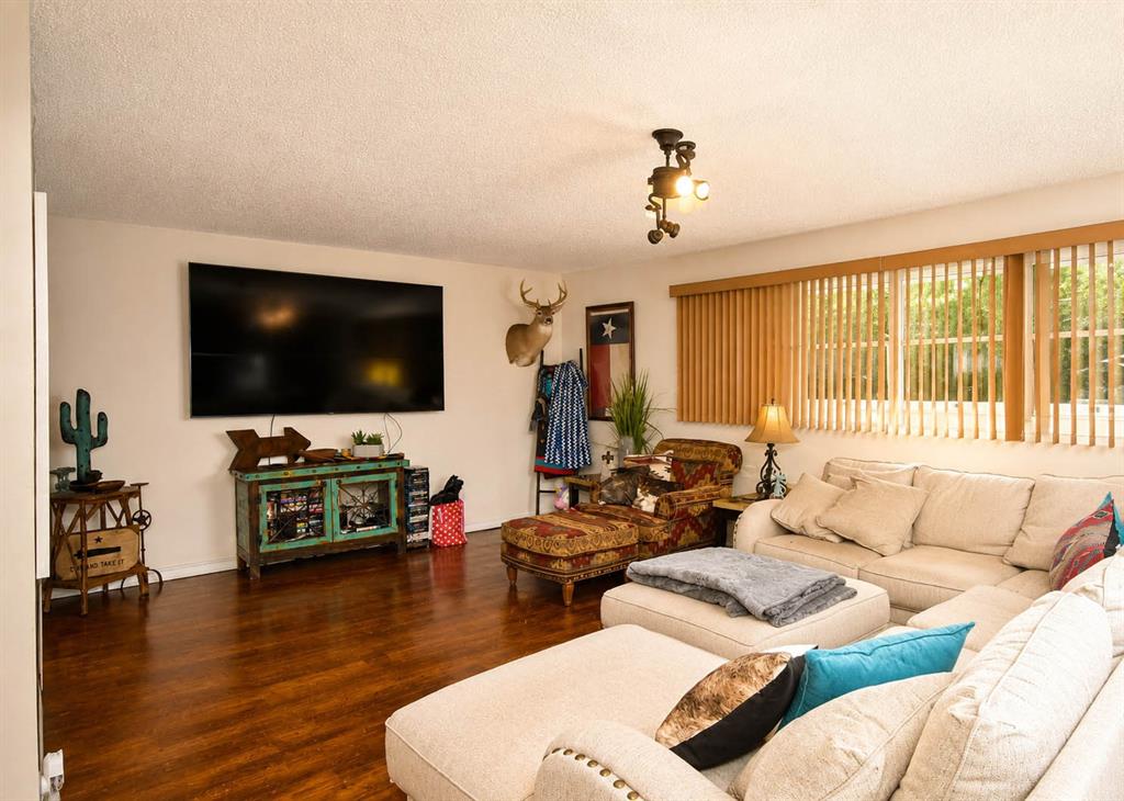 1900 S Walnut Street Property Photo 4