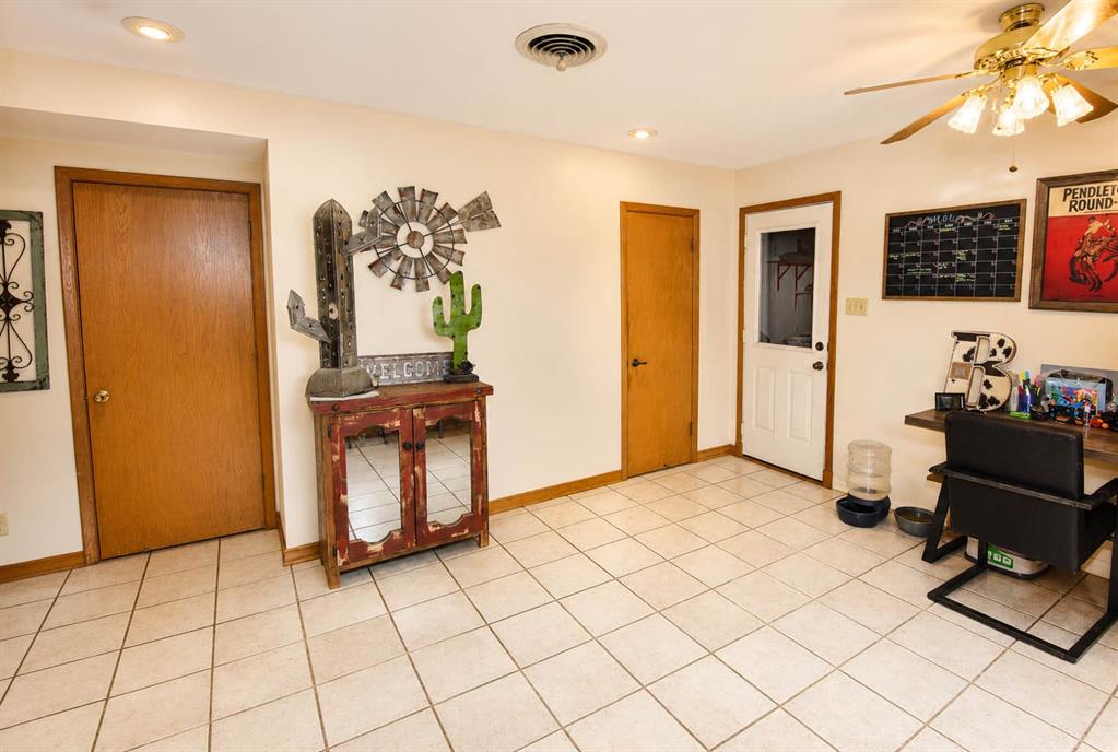 1900 S Walnut Street Property Photo 6