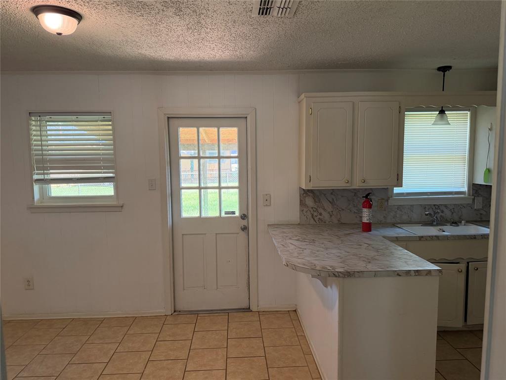 1643 Holiday Boulevard Property Photo 4