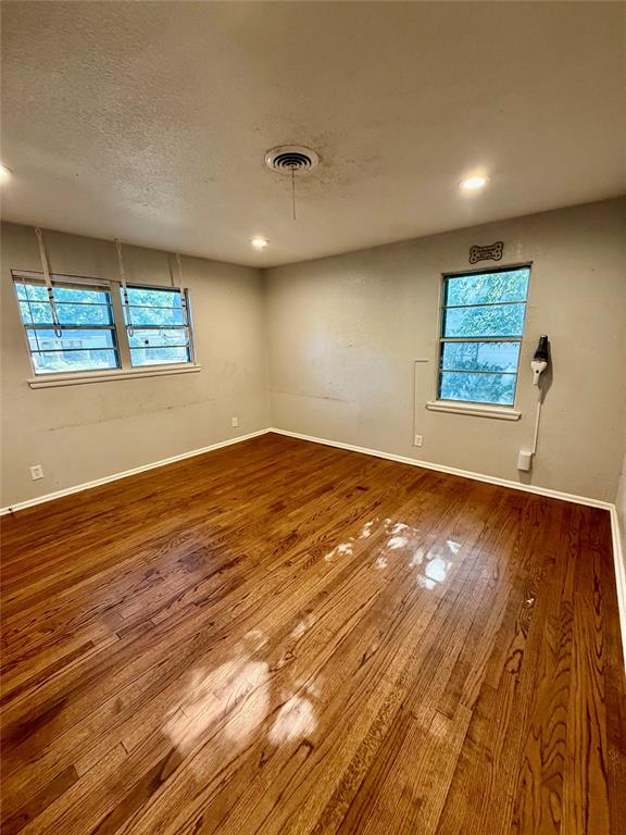 412 E Lovers Lane Property Photo 3