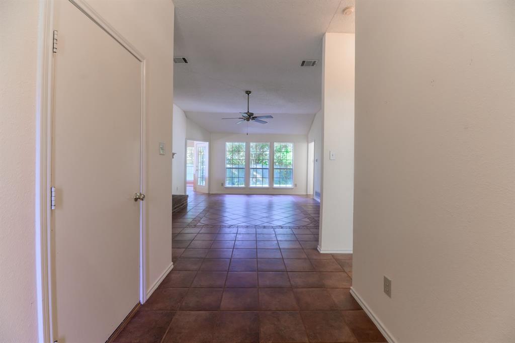 157 Summerhill Drive Property Photo 4