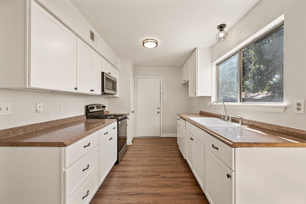 4640 Waterway Drive Property Photo 10