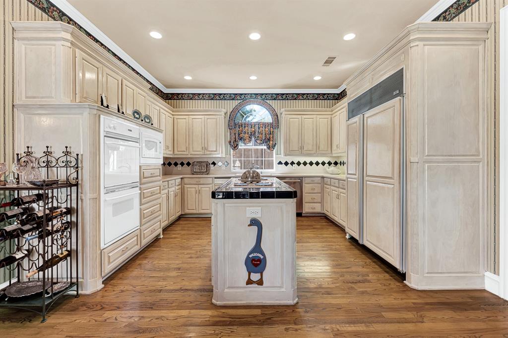 5404 Glenshire Drive Property Photo 4