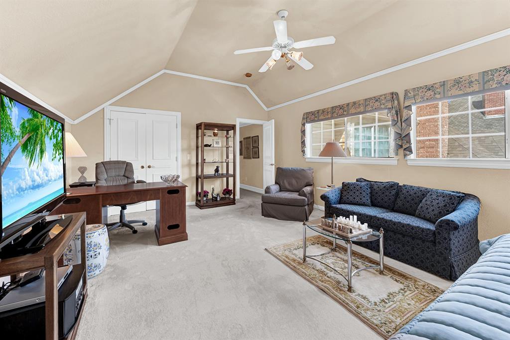 5404 Glenshire Drive Property Photo 15