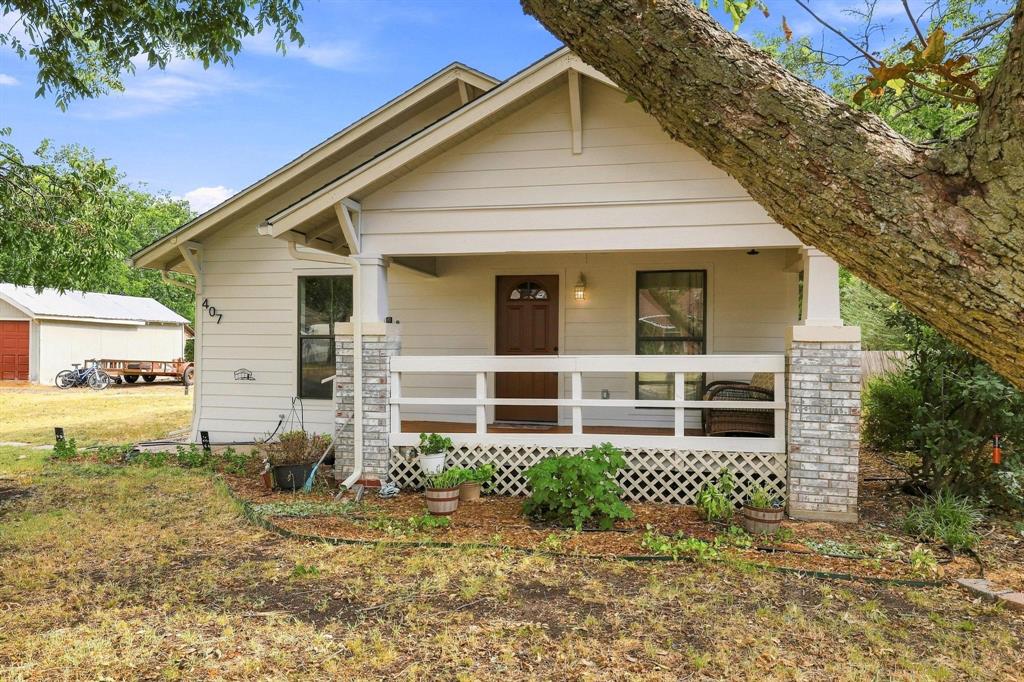 407 E Bois D Arc Street Property Photo 1