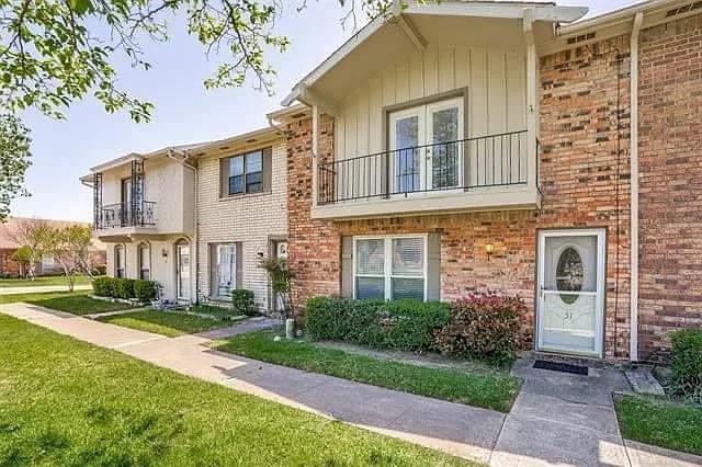 51 W Townhouse Lane 18 Property Photo 1