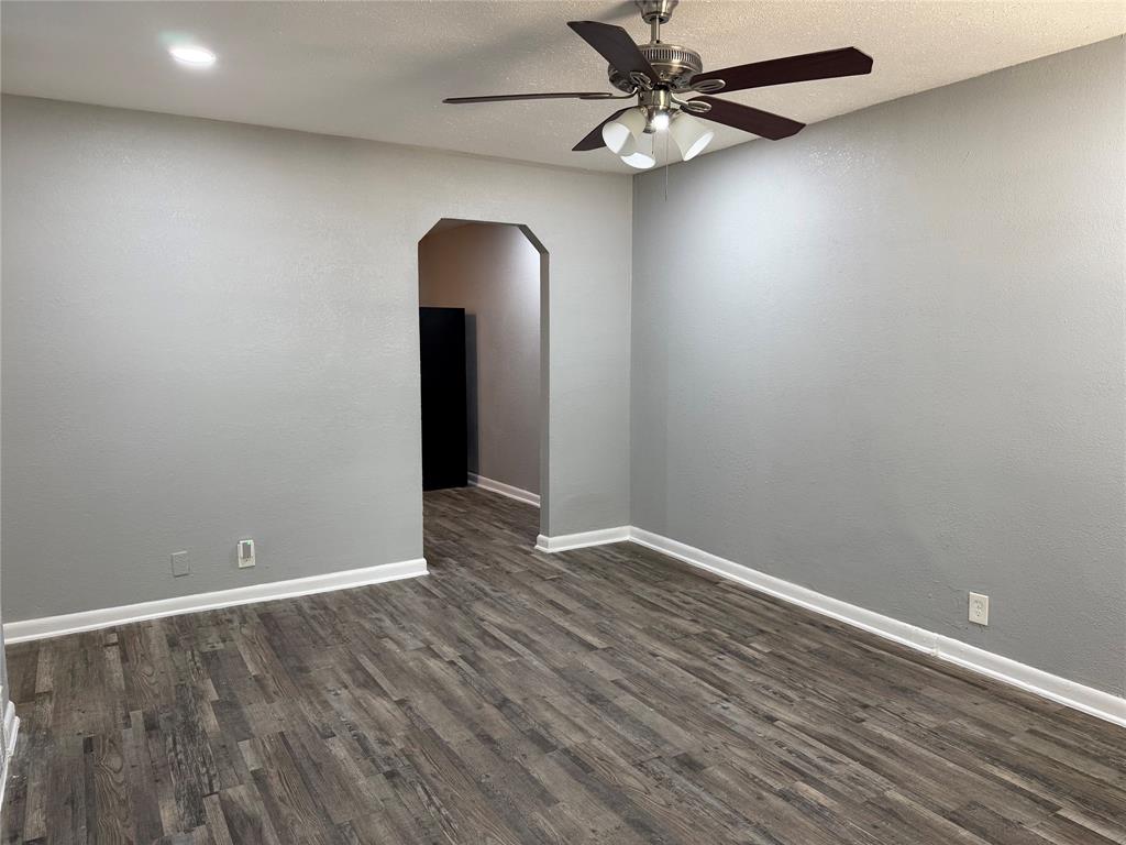 2506 Normont Circle Property Photo 2