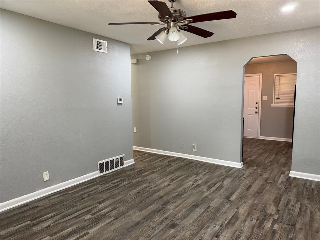 2506 Normont Circle Property Photo 3