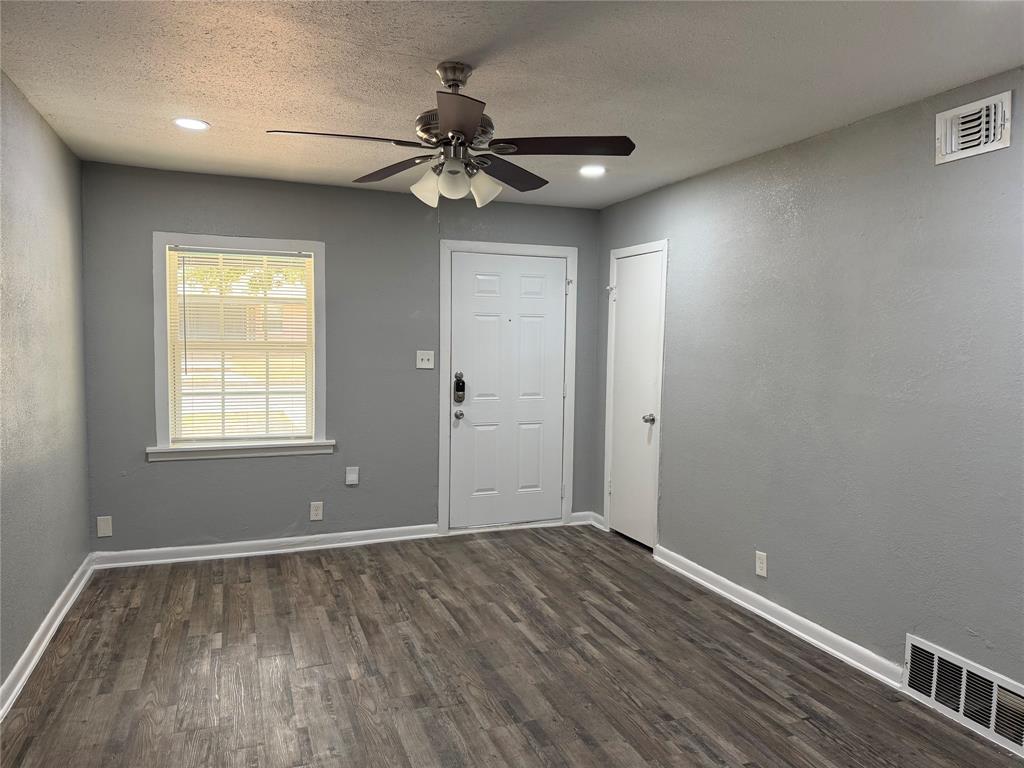 2506 Normont Circle Property Photo 4
