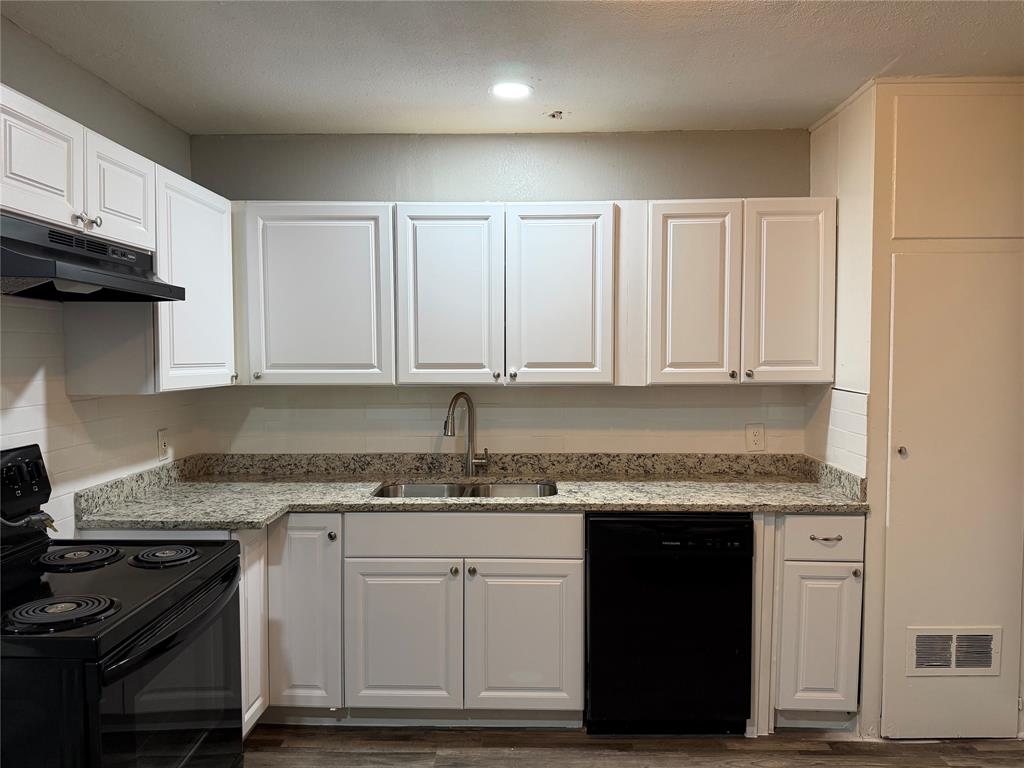 2506 Normont Circle Property Photo 6