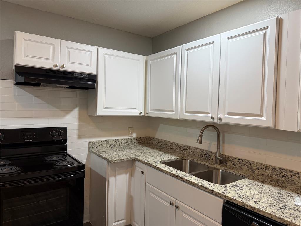 2506 Normont Circle Property Photo 7