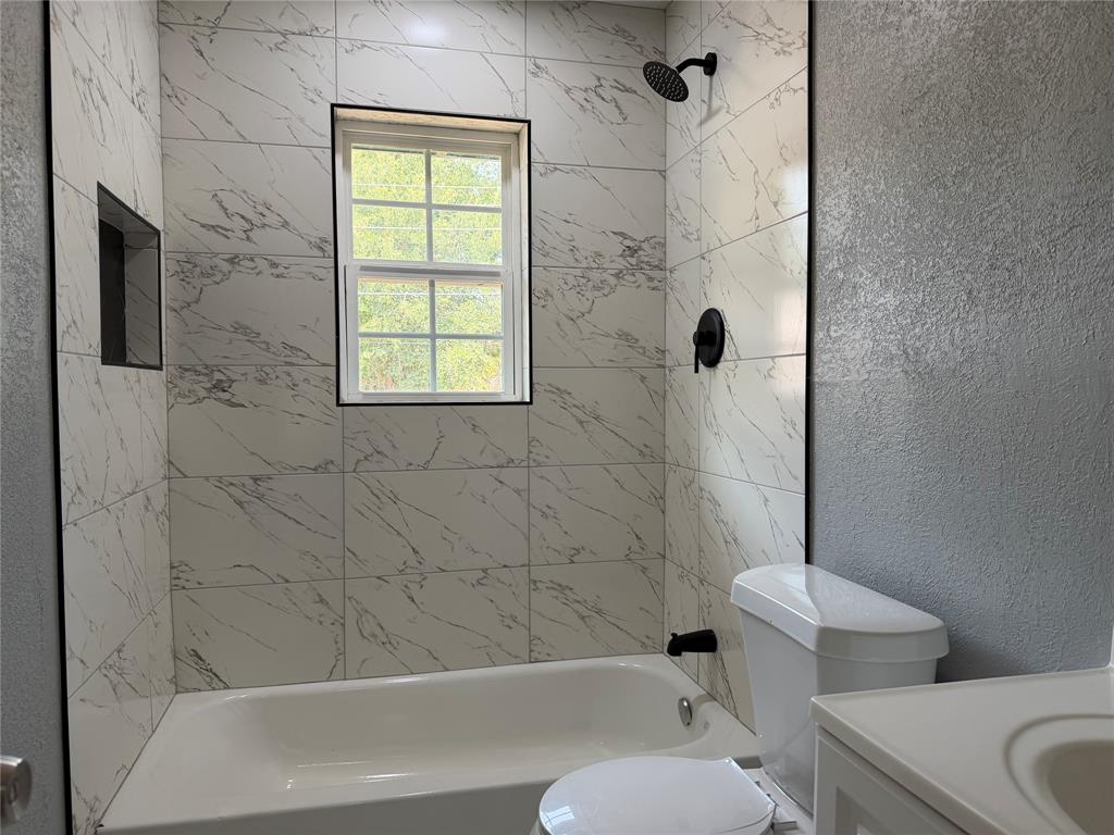 2506 Normont Circle Property Photo 14