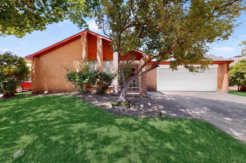 1003 Candlewood Drive Property Photo 2