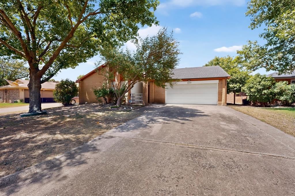1003 Candlewood Drive Property Photo 3