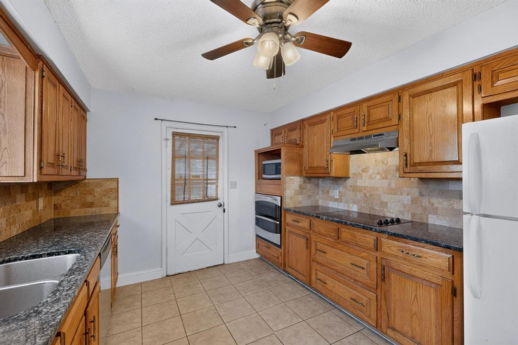 1003 Candlewood Drive Property Photo 8