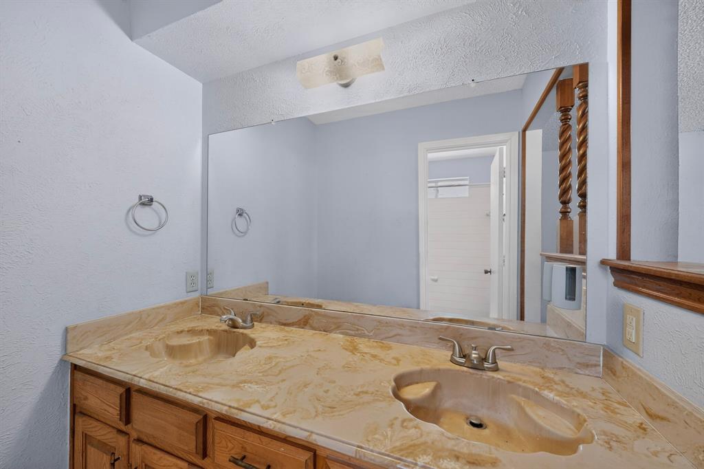 1003 Candlewood Drive Property Photo 16