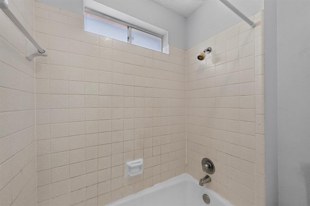 1003 Candlewood Drive Property Photo 17