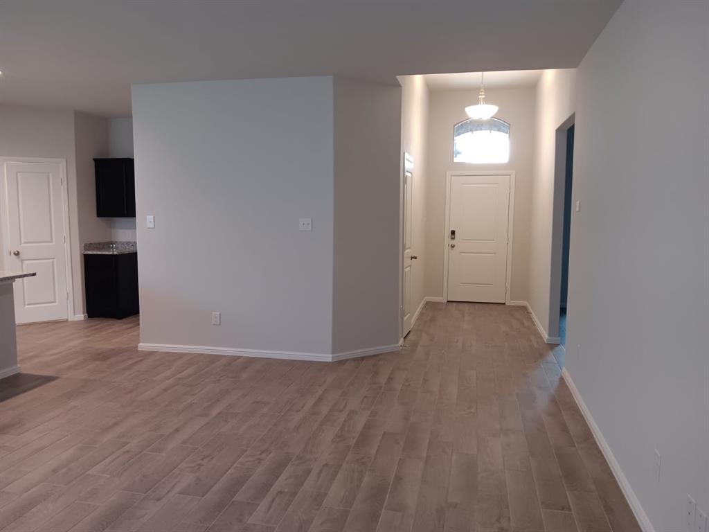8725 Willowsun Way Property Photo 11