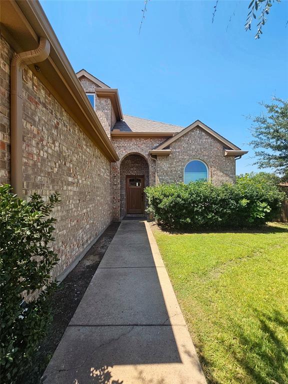 1017 Meadow Green Court Property Photo 4