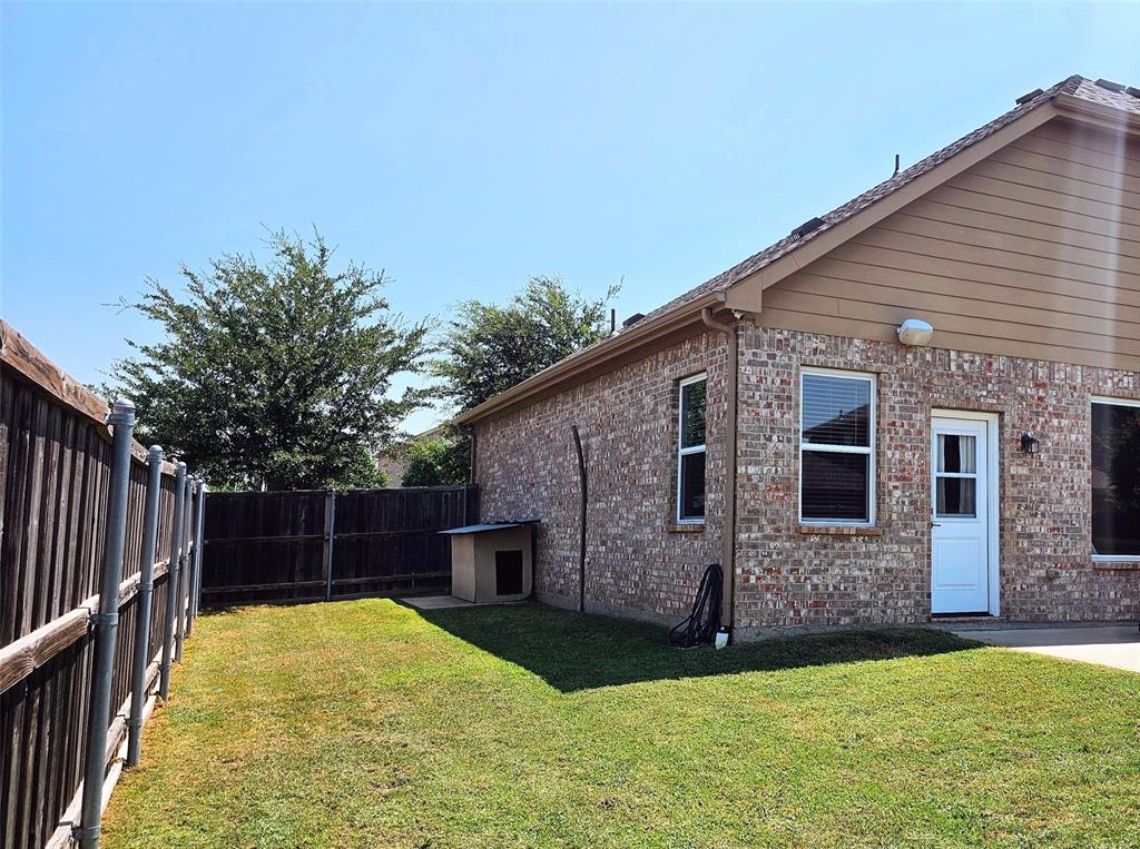 1017 Meadow Green Court Property Photo 7